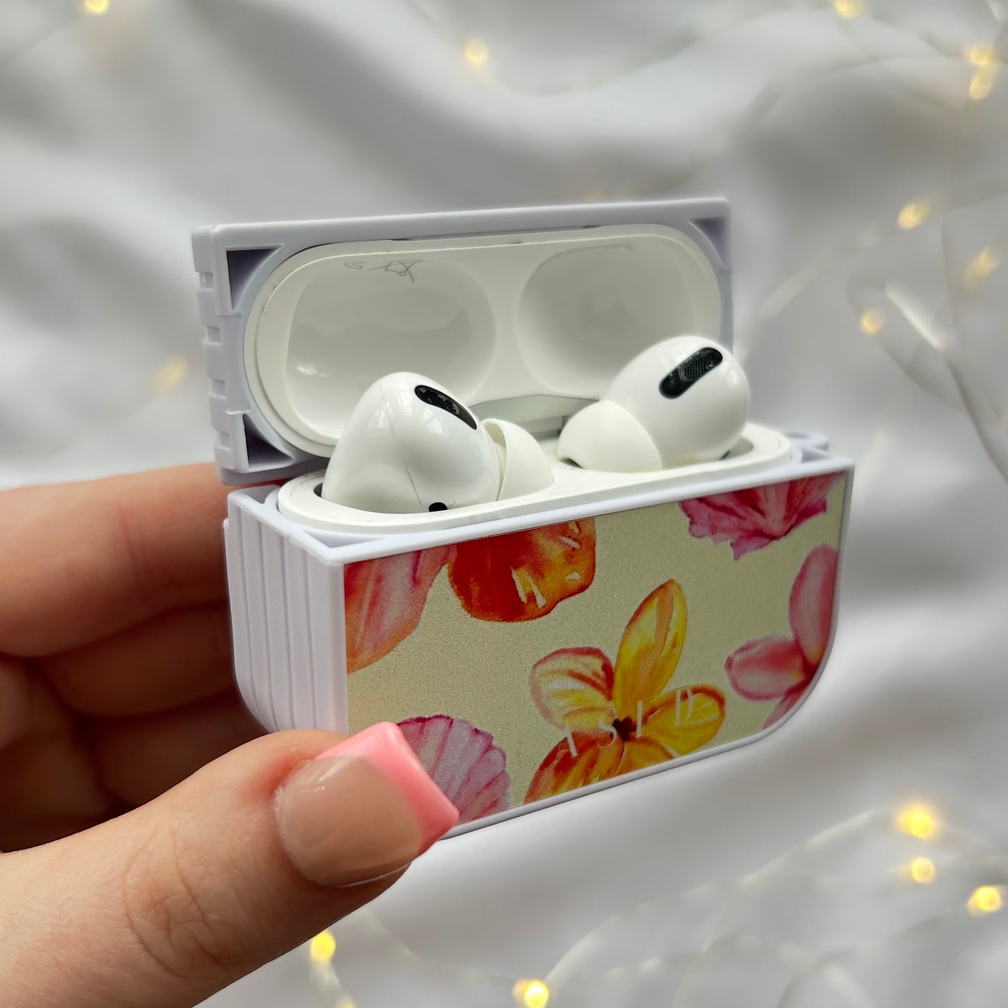 HOLIDAY SPRINGS AIRPOD CASE